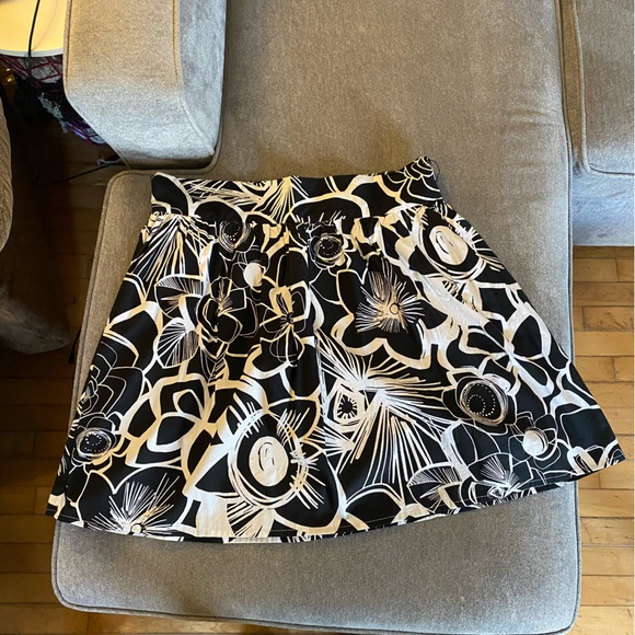 Le Chateau black and white print skirt - Picture 2 of 5